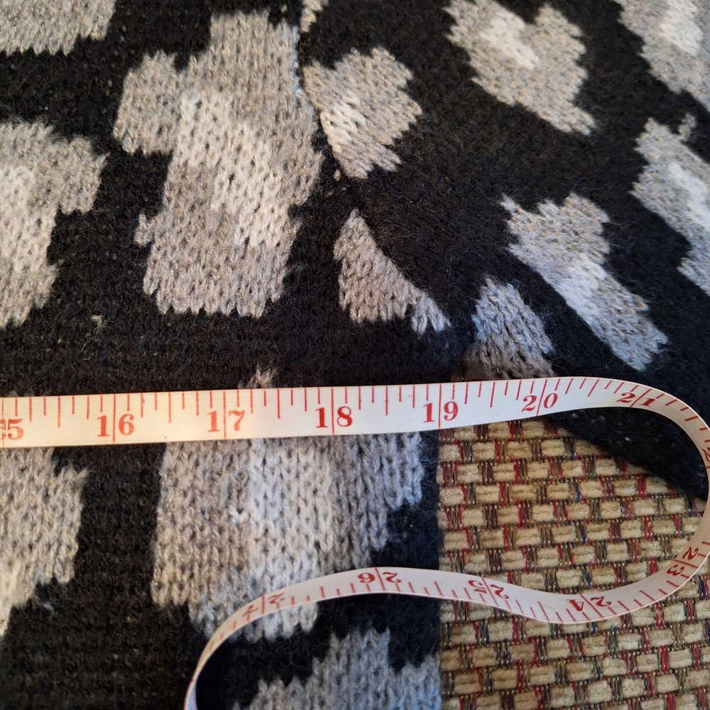 Scoop Stylish Black Gray and White Patterned Cropped Cardigan Bundle 3/$15 - Picture 5 of 11
